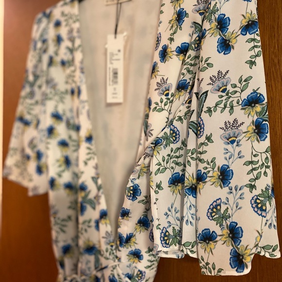 NEW Alice and Olivia wrap dress- Budding Romance Print - Picture 3 of 9